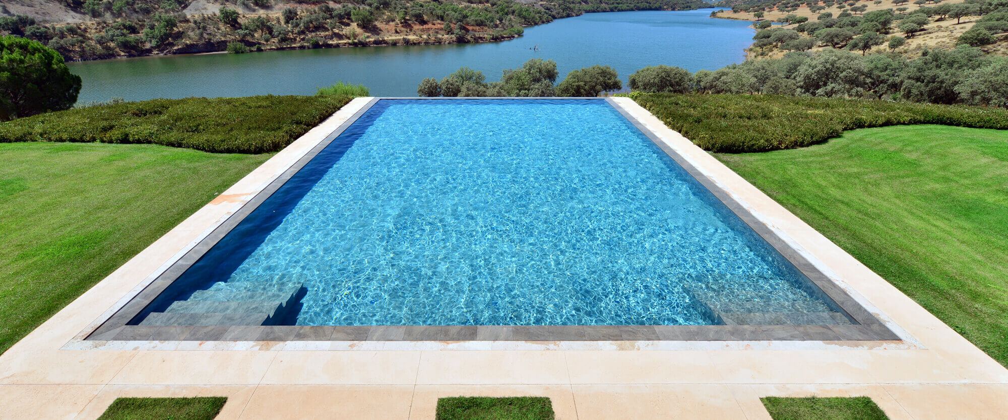 Outdoor with terrace and sea